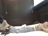 ラグジュアリーな空間で金髪ギャルの足裏をくすぐってみた